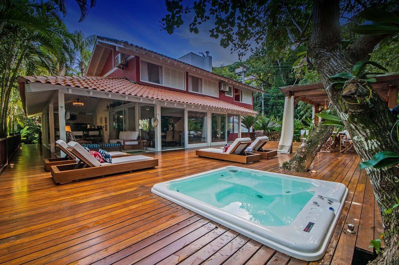 Casa Alto Padrão - Venda - Centro - São Sebastião - SP