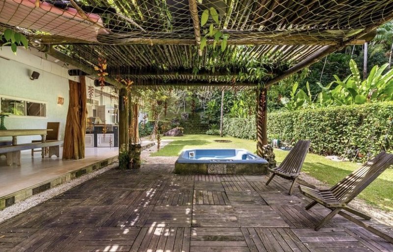 Casa Alto Padrão - Venda - Laranjeiras - Parati - RJ